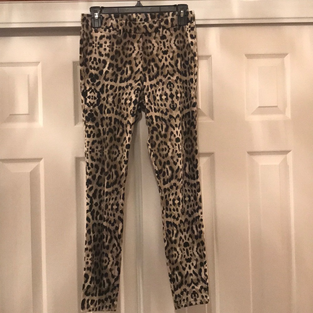 HUE Leopard Print Khaki Skimmer Legging
